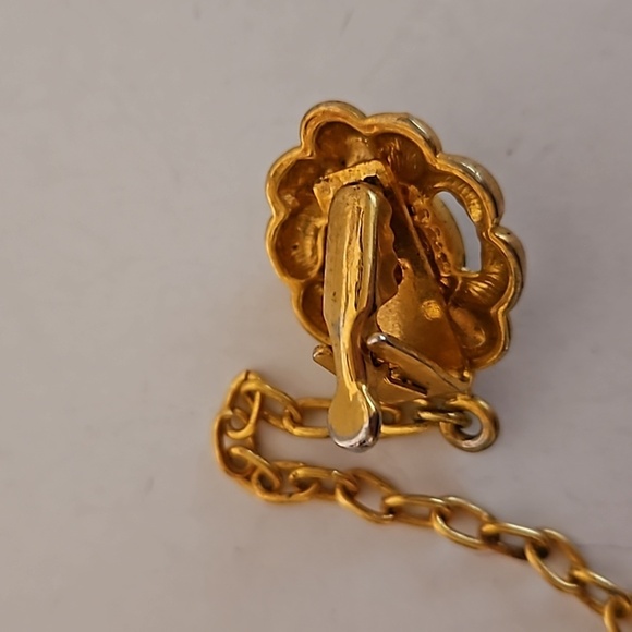 Sweater Faux Pearls on Goldtone Metal - Picture 5 of 5